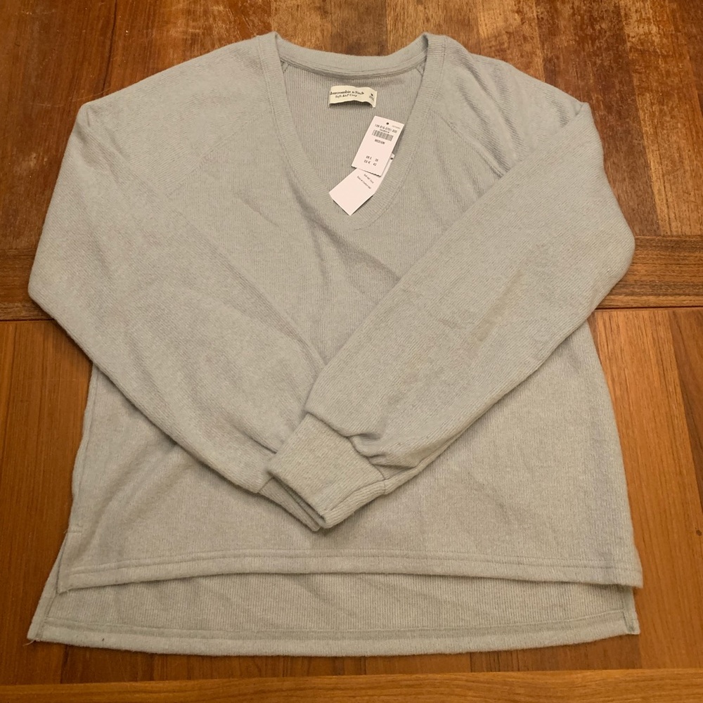 Abercrombie & Fitch Cozy A&F V Neck Sweater Light Grey – Medium